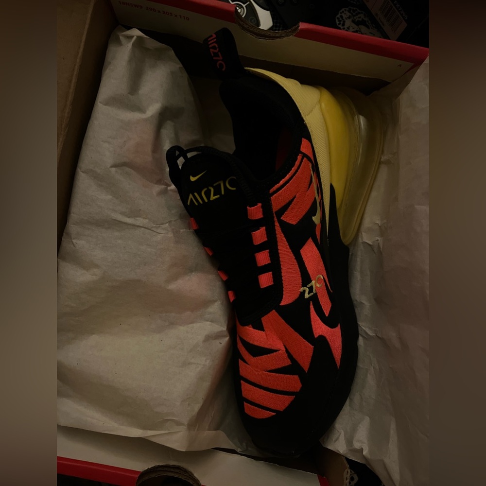 Nike 270